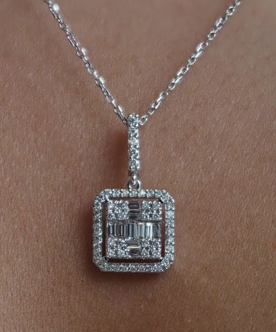 0.63 Karat Baget Pırlanta Kolye