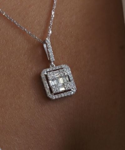 0.63 Karat Baget Pırlanta Kolye