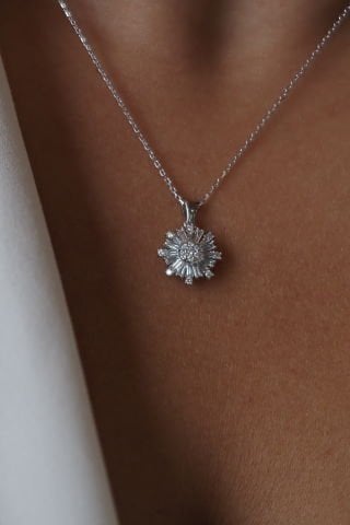 0.34 Karat Baget Pırlanta Kolye