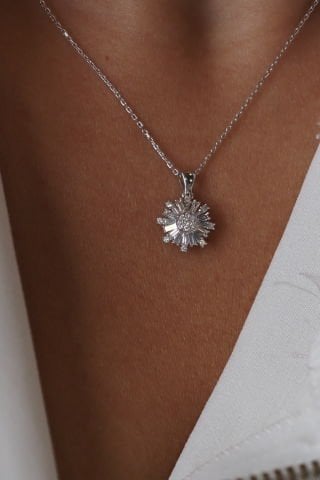 0.34 Karat Baget Pırlanta Kolye
