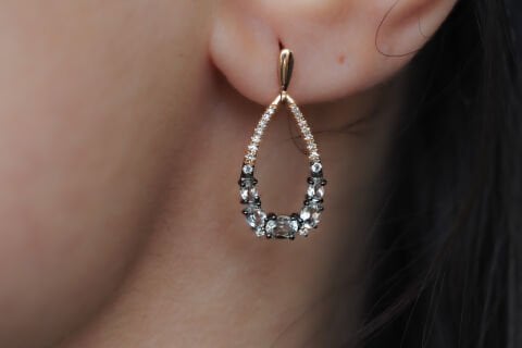 1,46 karat Beyaz Topaz & Pırlanta küpe