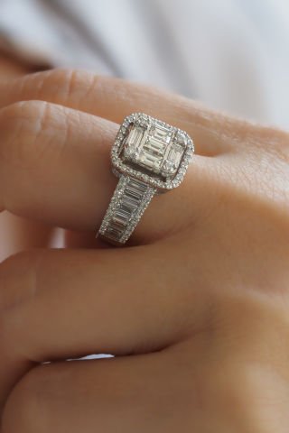 2.27 karat Baget Pırlanta Yüzük