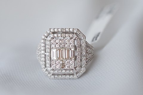 1.95 KARAT BAGET PIRLANTA YÜZÜK