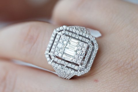 1.95 KARAT BAGET PIRLANTA YÜZÜK