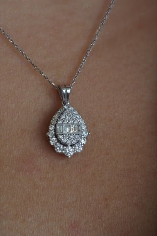 0.63 Karat Baget Pırlanta Kolye