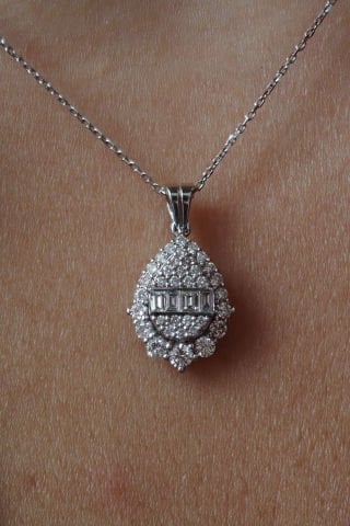 0.63 Karat Baget Pırlanta Kolye