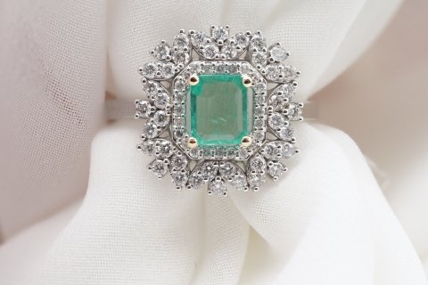 1.39 KARAT ZÜMRÜT PIRLANTA YÜZÜK