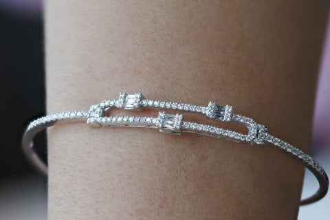 0.75 KARAT BAGET PIRLANTA BİLEKLİK