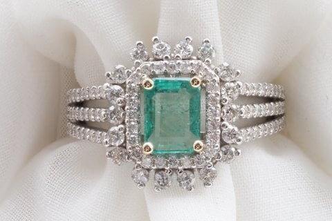 1.72 KARAT ZÜMRÜT PIRLANTA YÜZÜK