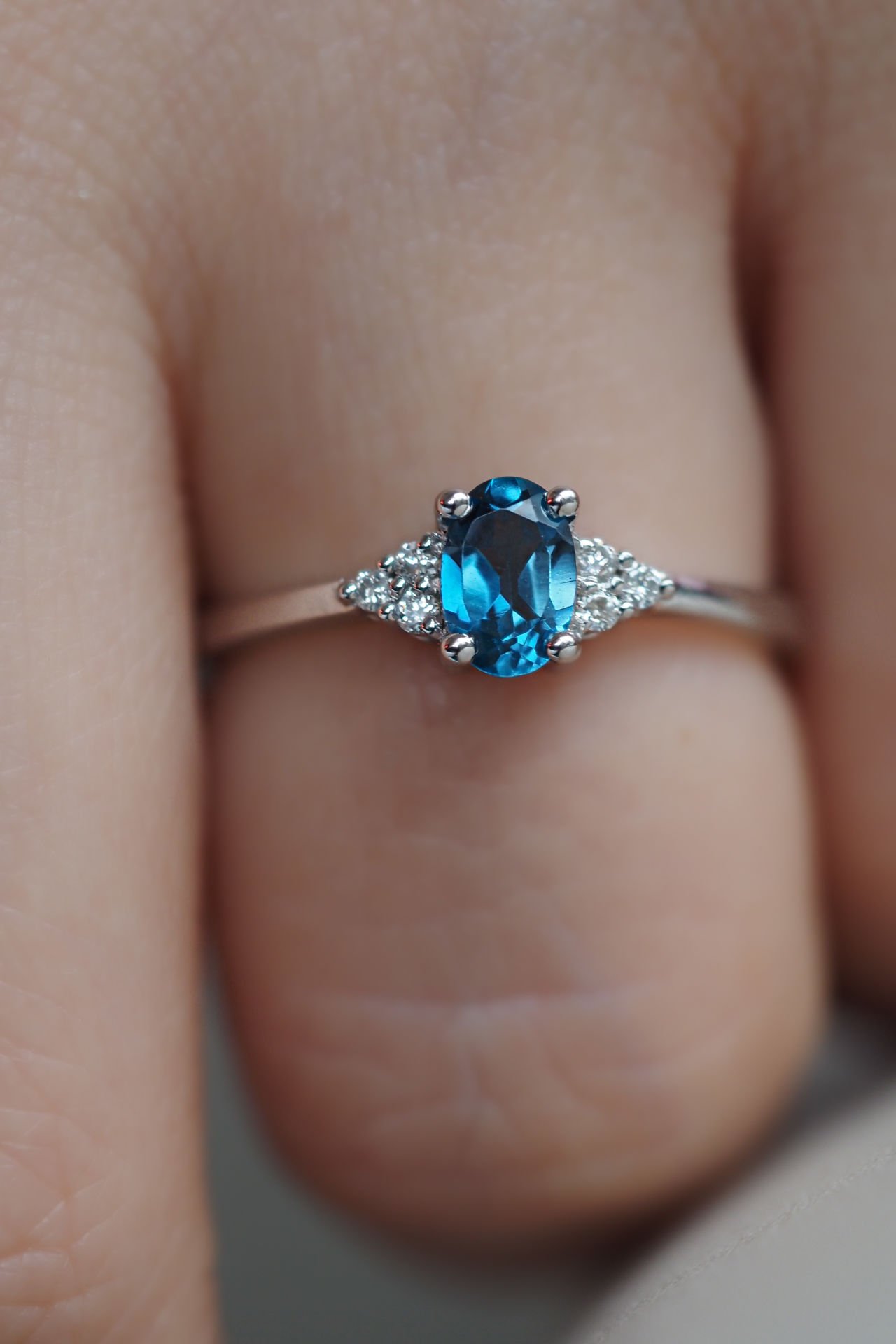 0.61 karat London Blue & Pırlanta Yüzük