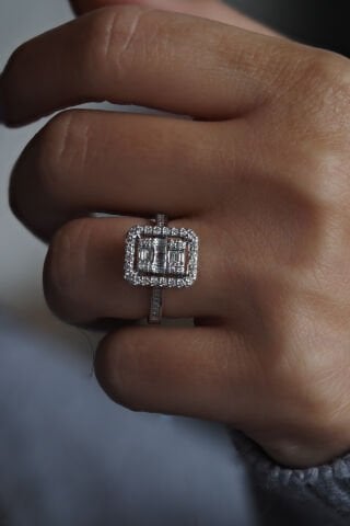 0.67 Karat Baget Pırlanta Yüzük