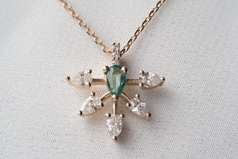 0.65 KARAT ZÜMRÜT PIRLANTA KOLYE