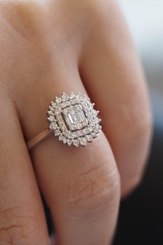 0.50 KARAT  BAGET PIRLANTA YÜZÜK