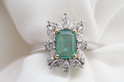 1.43 KARAT ZÜMRÜT PIRLANTA YÜZÜK