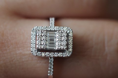 0.40 KARAT BAGET PIRLANTA YÜZÜK