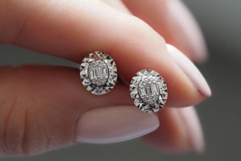 0.18 karat Baget Pırlanta Küpe