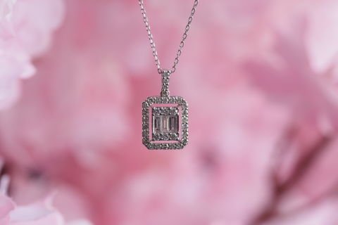 0.63 Karat Baget Pırlanta Kolye