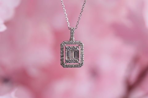 0.63 Karat Baget Pırlanta Kolye