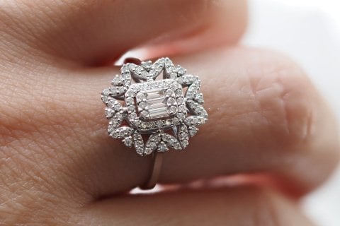 0.41 KARAT BAGET PIRLANTA YÜZÜK