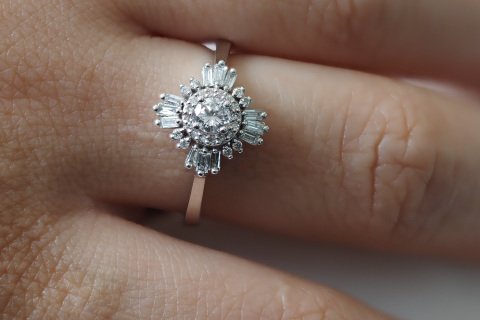 0.44 Karat BAGET PIRLANTA YÜZÜK
