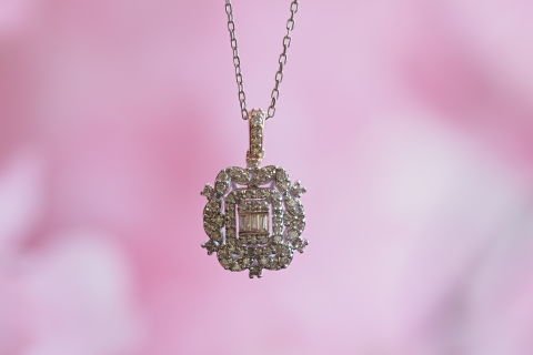 0.37 karat Baget Pırlanta Kolye