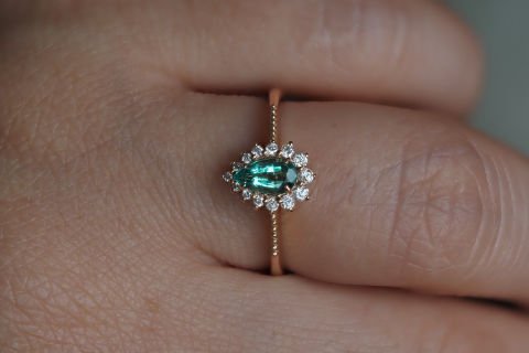 0.44 KARAT ZÜMRÜT PIRLANTA YÜZÜK