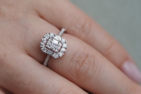 0.73 KARAT BAGET PIRLANTA YÜZÜK