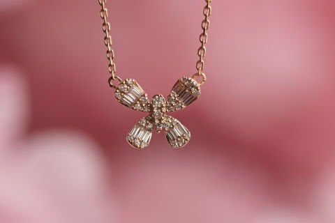 0.54 karat Baget Pırlanta Kelebek kolye