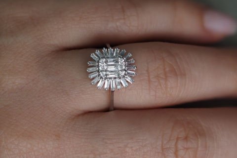 0.60 KARAT BAGET PIRLANTA YÜZÜK