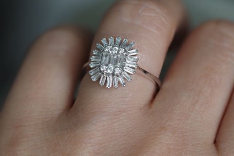0.60 KARAT BAGET PIRLANTA YÜZÜK