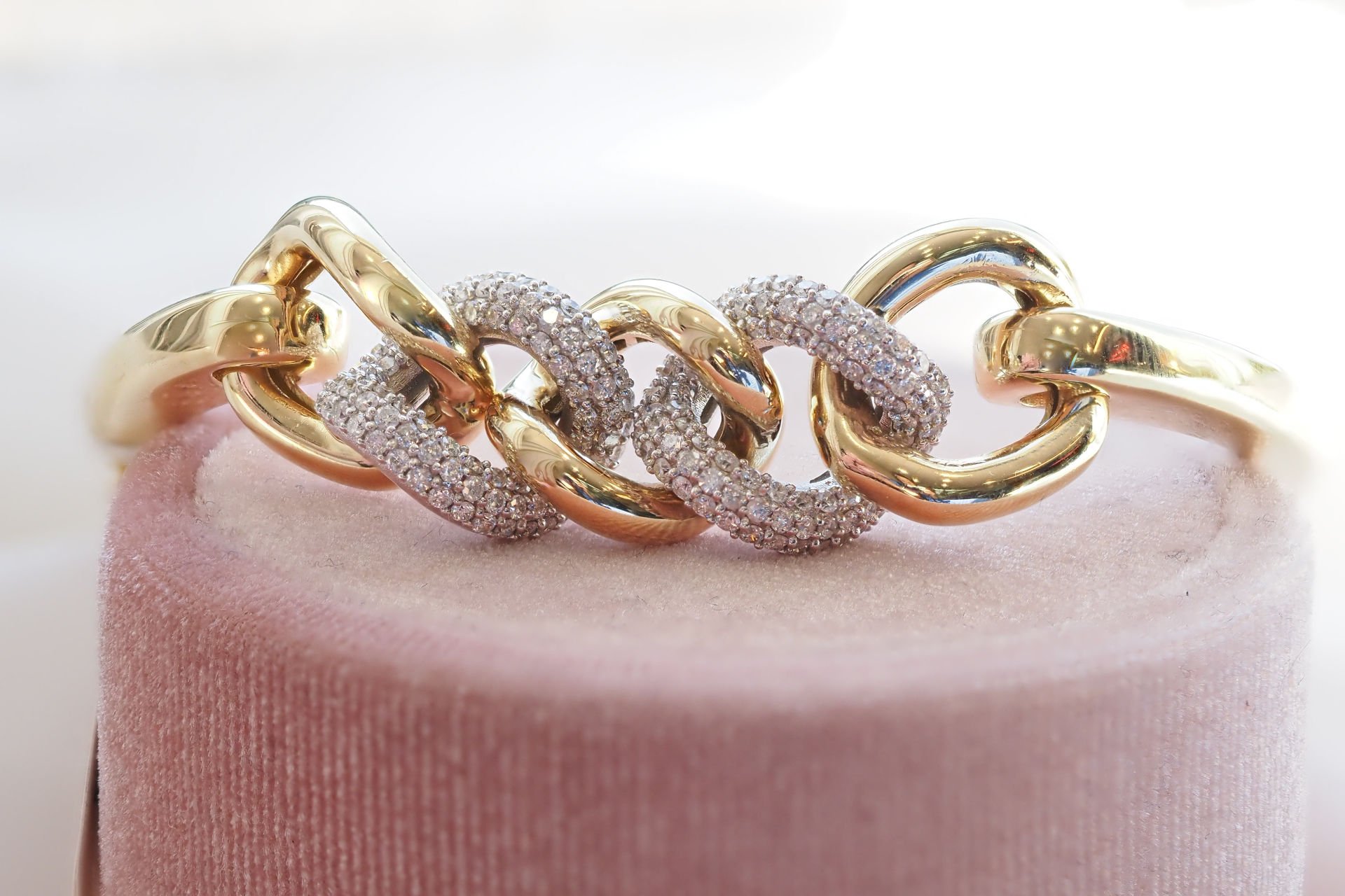 1.43 karat PIRLANTA DETAYLI BİLEKLİK