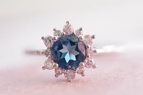 0.30 KARAT LONDON BLUE PIRLANTA YÜZÜK