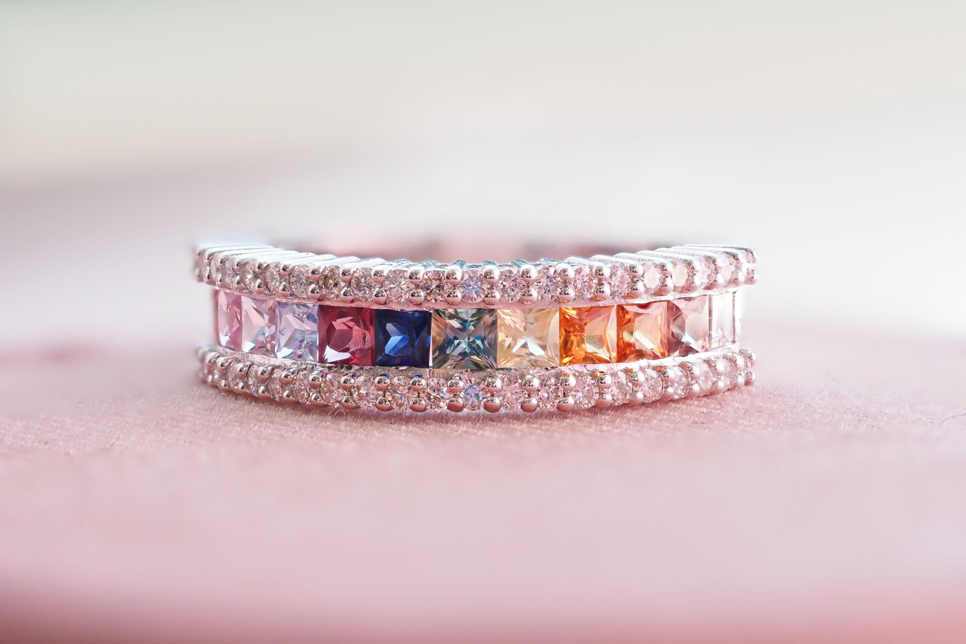 1.60 KARAT RAİNBOW PIRLANTA YÜZÜK