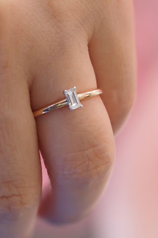 0.16 KARAT BAGET TEK TAŞ PIRLANTA YÜZÜK