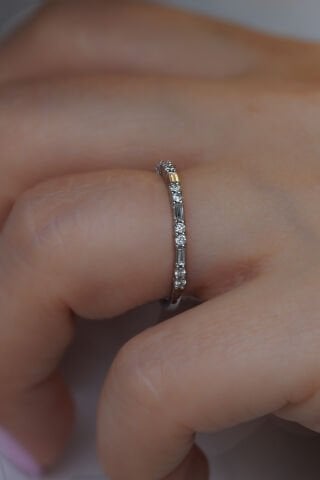 0,19 karat Baget Pırlanta Yarımtur Yüzük