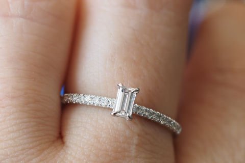 0.28 KARAT BAGET TEK TAŞ PIRLANTA YÜZÜK