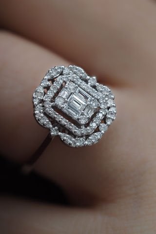 0.53 Karat Baget Pırlanta Yüzük