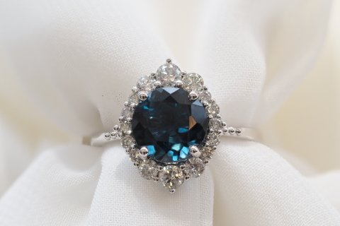 2.88 KARAT LONDON BLUE PIRLANTA YÜZÜK