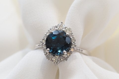 2.88 KARAT LONDON BLUE PIRLANTA YÜZÜK