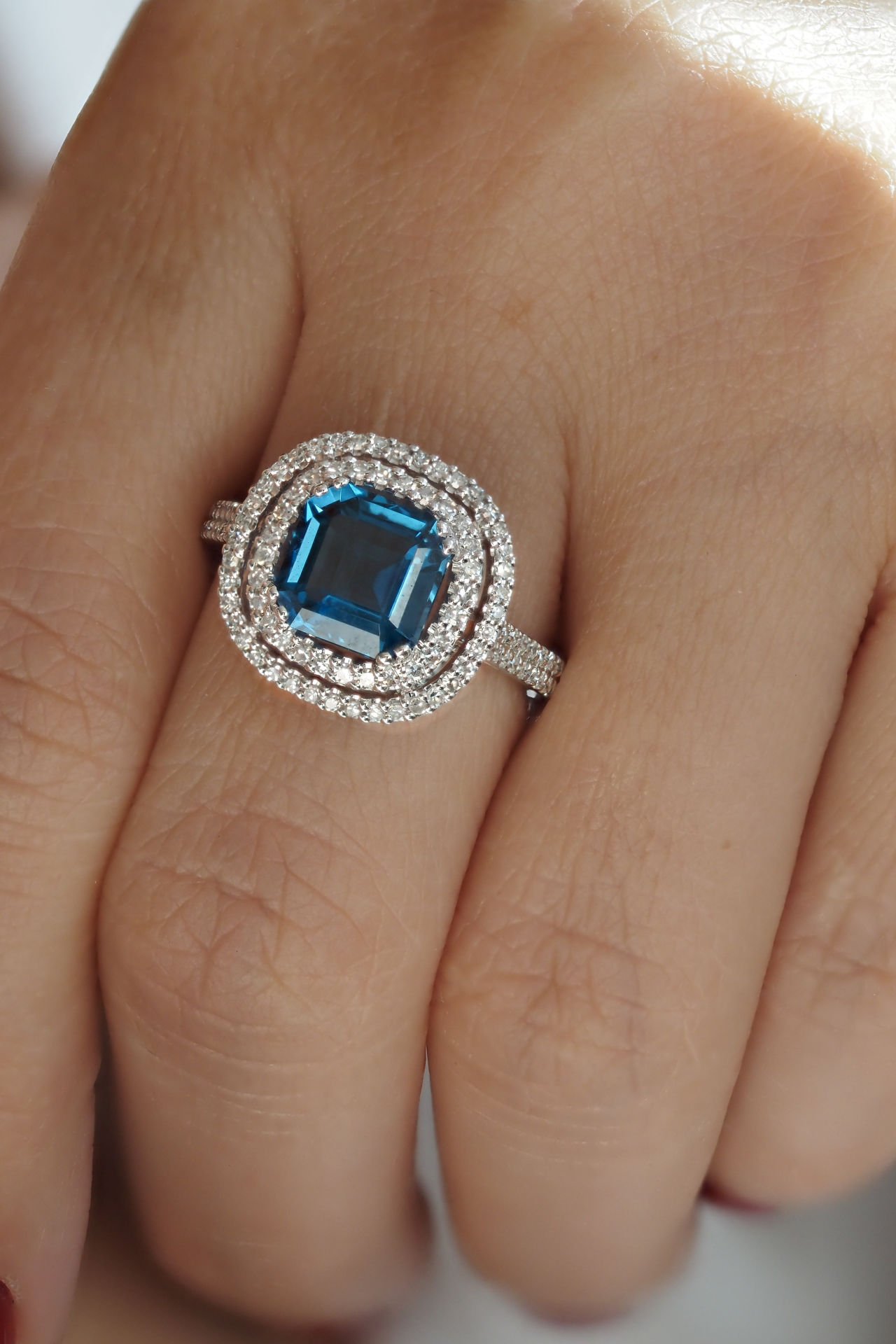 2.95 karat London Blue & Pırlanta yüzük