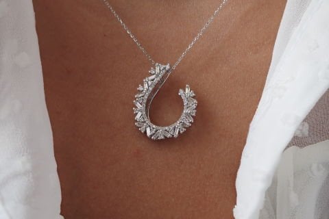 0.84 karat BAGET PIRLANTA KOLYE