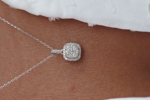 0.39 KARAT PIRLANTA KOLYE