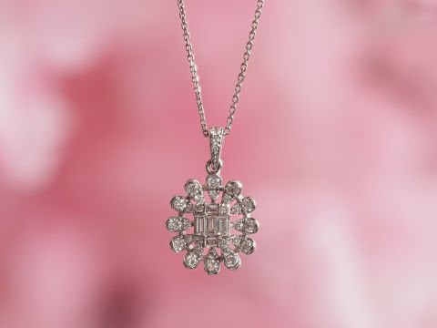 0.70 karat Baget Pırlanta Kolye