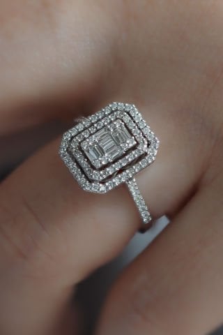0.63 Karat Baget Pırlanta Yüzük