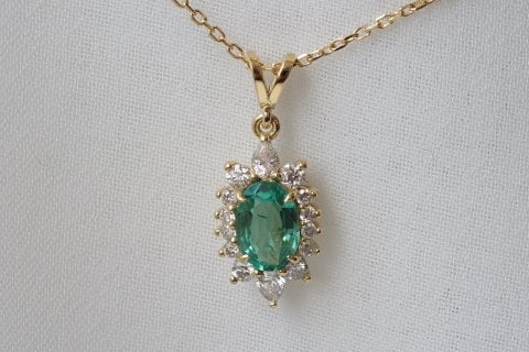 0.67 KARAT ZÜMRÜT PIRLANTA KOLYE