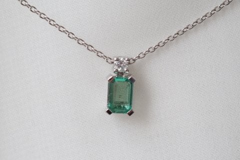 0.66 KARAT ZÜMRÜT PIRLANTA KOLYE