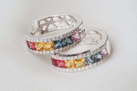 3.20 KARAT RAİNBOW PIRLANTA KÜPE