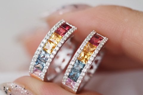 3.20 KARAT RAİNBOW PIRLANTA KÜPE