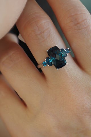 4,40 karat London Blue Yüzük