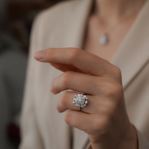 0.88 KARAT BAGET PIRLANTA YÜZÜK
